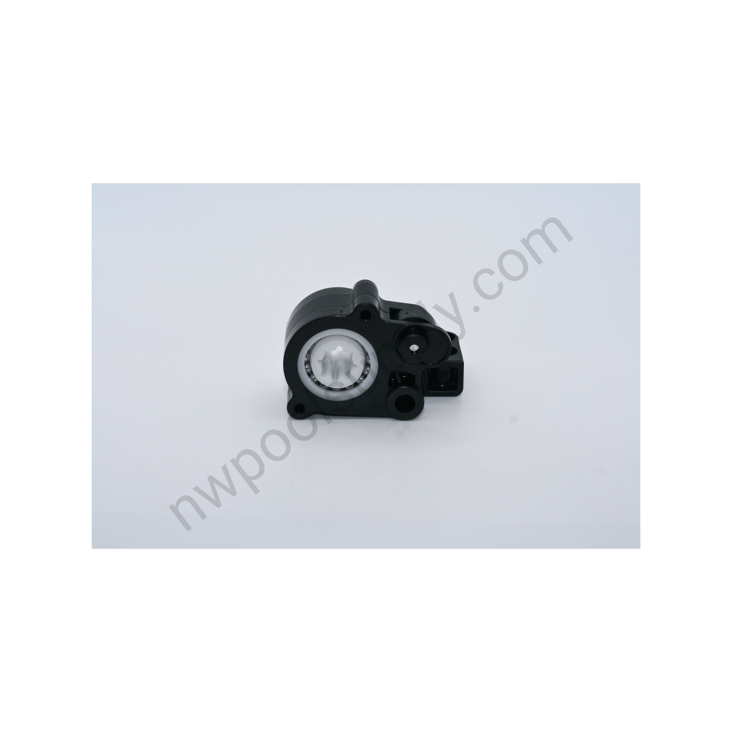 Hayward Left Drive Kit for TracVac | HSXTV108 drive closeup